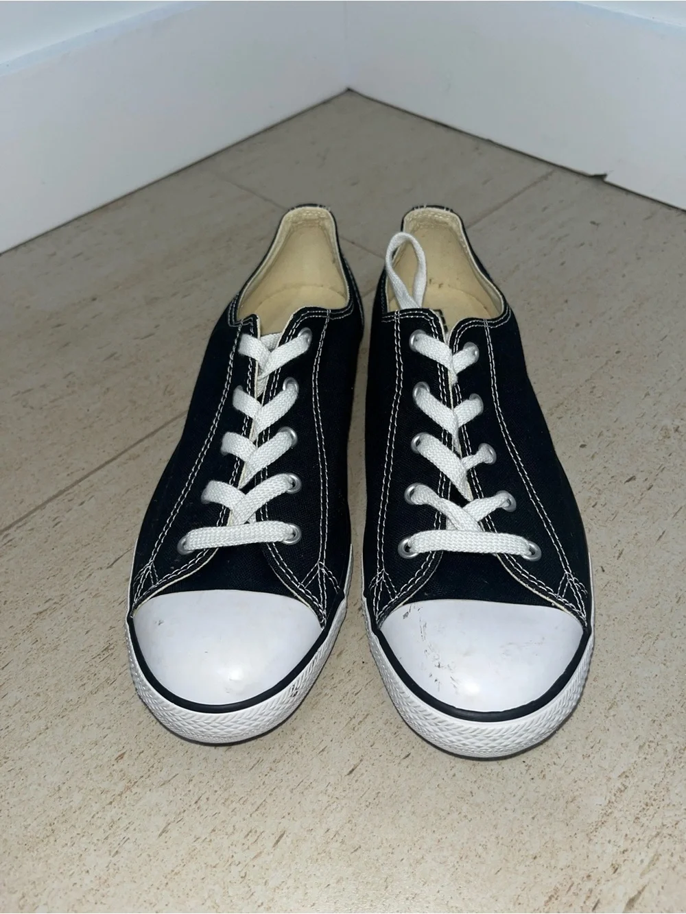 Black Converse low top chuck Taylor’s low top men’s size 11 brand new condition